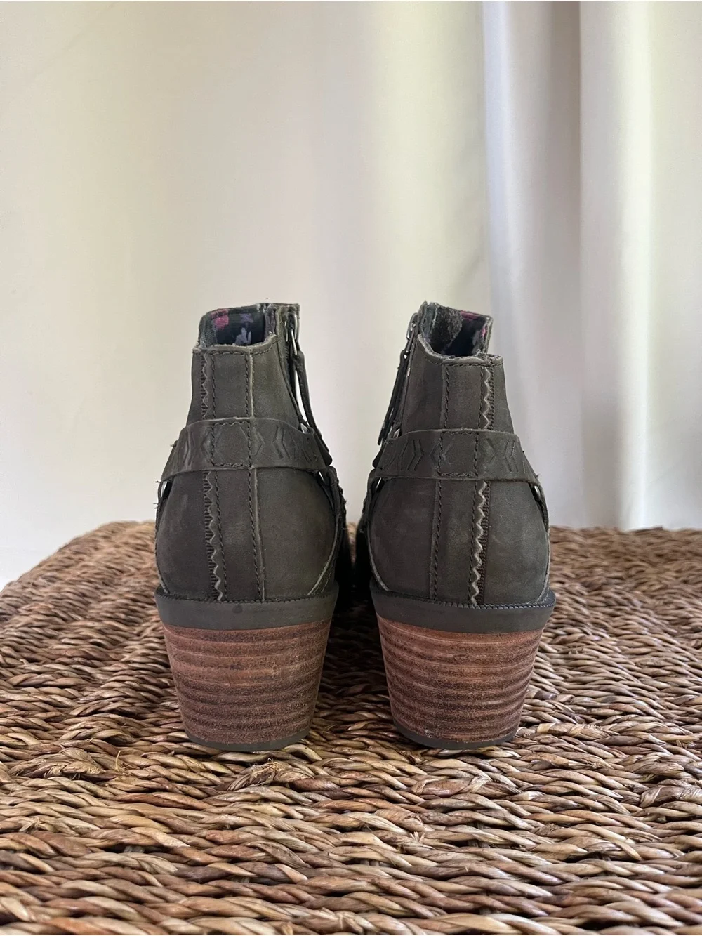 🍃 Teva Olive Green Ankle Booties with Low Stacked Heel